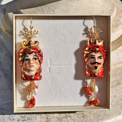 Orecchini Teste di Moro Corallo in Ceramica di Caltagirone